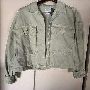 Cropped light green jacket